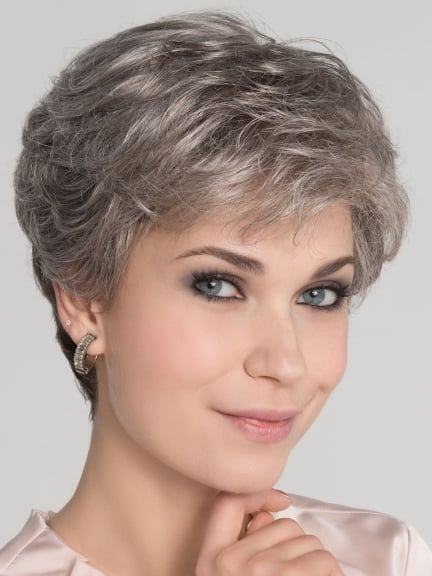 Apart Mono — perruque ondulée, volume à l'arrière, effet "rooted" et "mix"