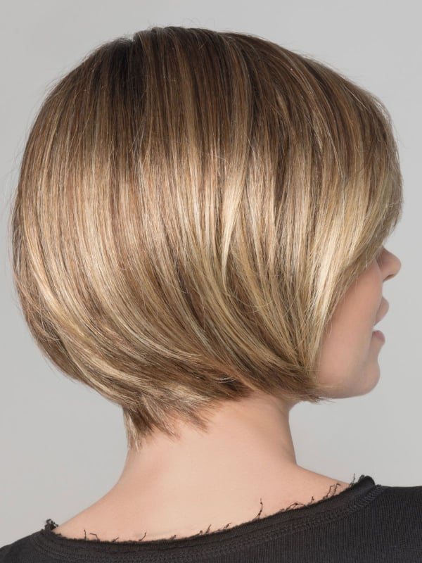 Perruque Fresh Mono Part : carré lisse dégradé avec volume naturel, frange sur le côté, rendu discret et féminin