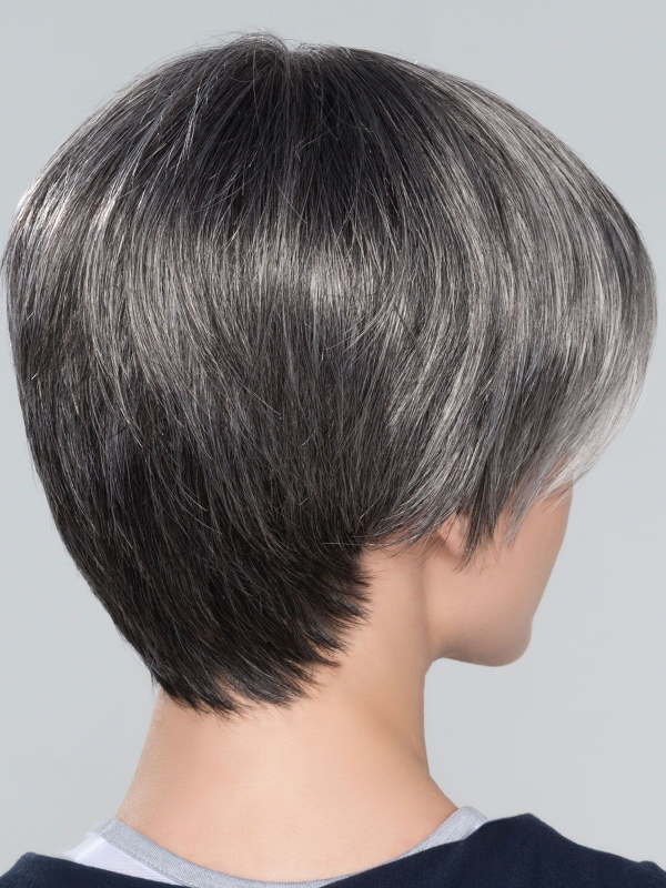 Découvrez Seven Mono Part: coupe courte lisse, effet 'rooted' et 'mix'.