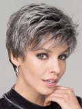 Perruque Spring Hi Hair Power : coupe pixie avec longue frange effilée, tulle cinéma pour un rendu naturel, légère et confortabl