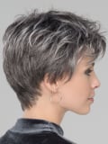 Perruque Spring Hi Hair Power : coupe pixie avec longue frange effilée, tulle cinéma pour un rendu naturel, légère et confortabl