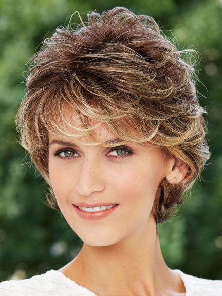 Society Mono Lace Deluxe Long perruque ondulée Gisela Mayer volume et confort