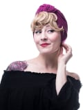 Frange bouclée adulte en fibre synthétique à glisser sous turban ou foulard, avec maintien breveté adapté à l’alopécie.