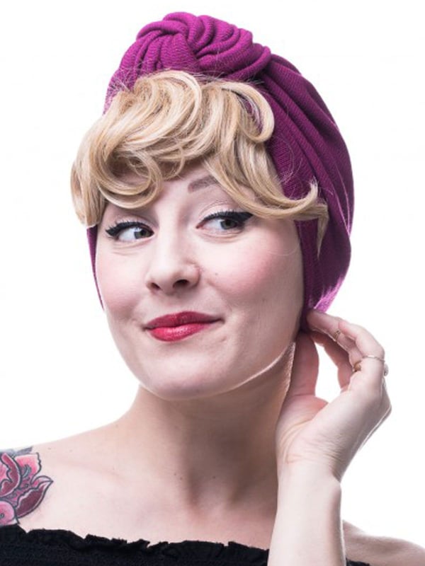 Frange bouclée adulte en fibre synthétique à glisser sous turban ou foulard, avec maintien breveté adapté à l’alopécie.