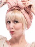 Frange adulte coupe droite style Louise Brooks en fibre synthétique, maintien breveté Les Franjynes, idéale sous turban ou foula
