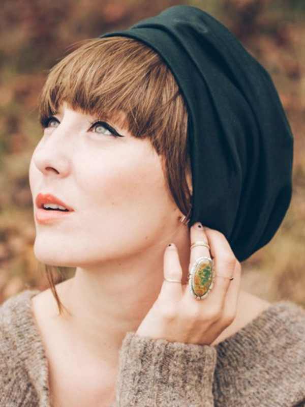 Frange adulte coupe droite style Louise Brooks en fibre synthétique, maintien breveté Les Franjynes, idéale sous turban ou foula