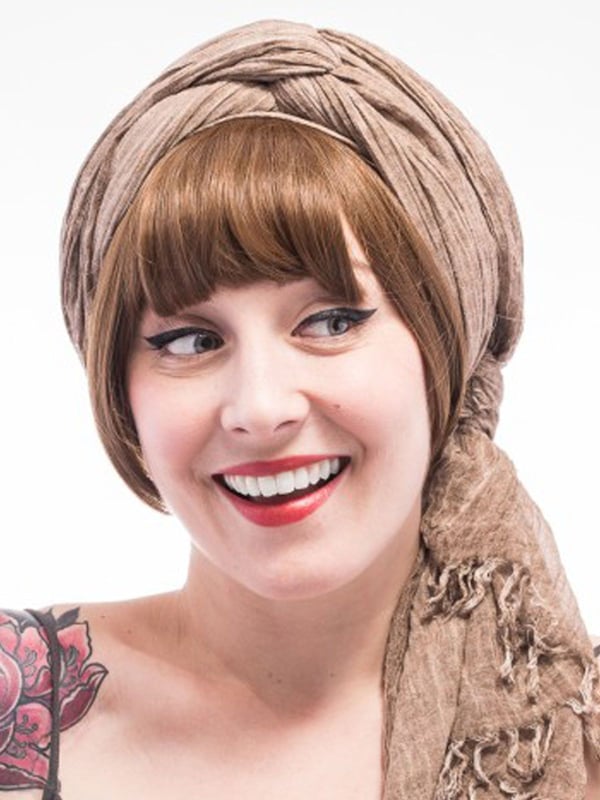 Frange adulte coupe droite style Louise Brooks en fibre synthétique, maintien breveté Les Franjynes, idéale sous turban ou foula