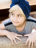 Frange lisse Les Franjynettes pour enfant, fibre synthétique douce, maintien breveté Les Franjynes, idéale sous turban ou bonnet