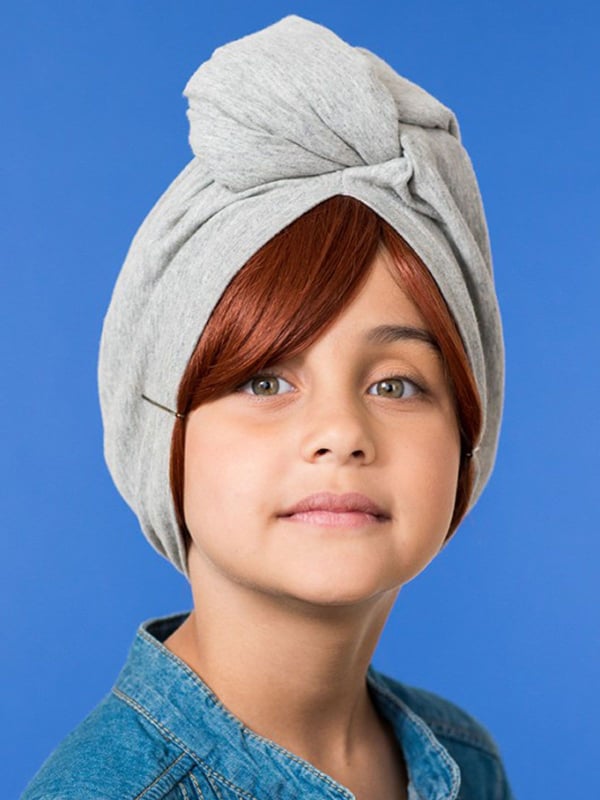 Frange lisse Les Franjynettes pour enfant, fibre synthétique douce, maintien breveté Les Franjynes, idéale sous turban ou bonnet