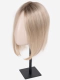Admirez le volumateur Fill In en Remy Hair: invisible, léger et facile à clipser