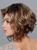 Perruque New Harper : carré plongeant wavy, coupe courte glamour en fibre synthétique thermorésistante, ondulations naturelles.
