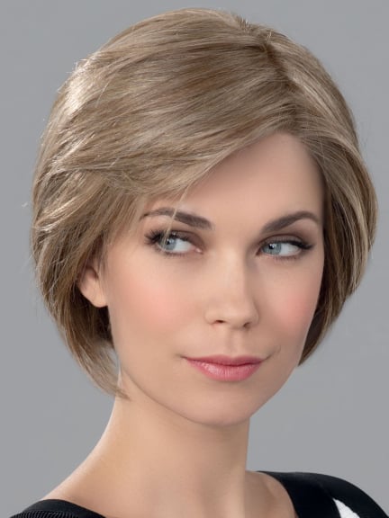 Découvrez Promise Mono Part — carré court effilé, bordure frontale invisible