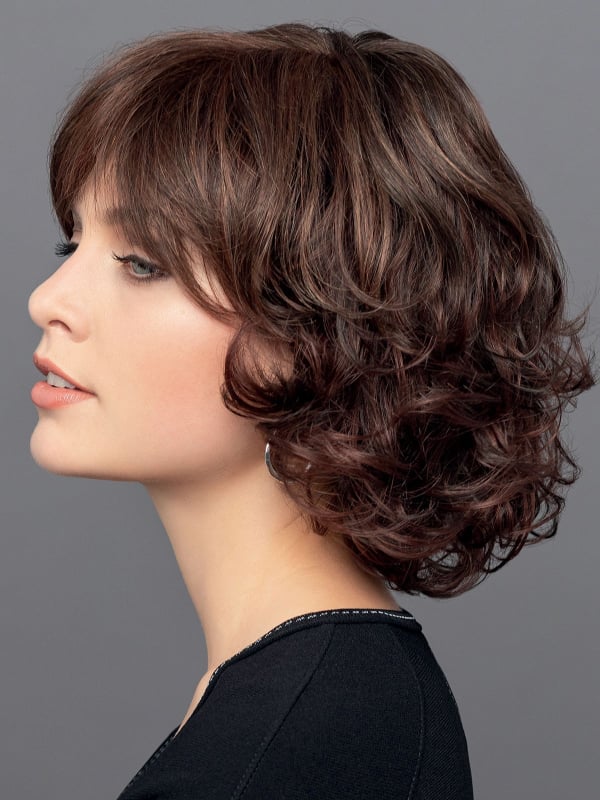 Perruque Chantal Mono Lace Moder'Hair : carré ondulé glamour, volume naturel, finition mono lace discrète