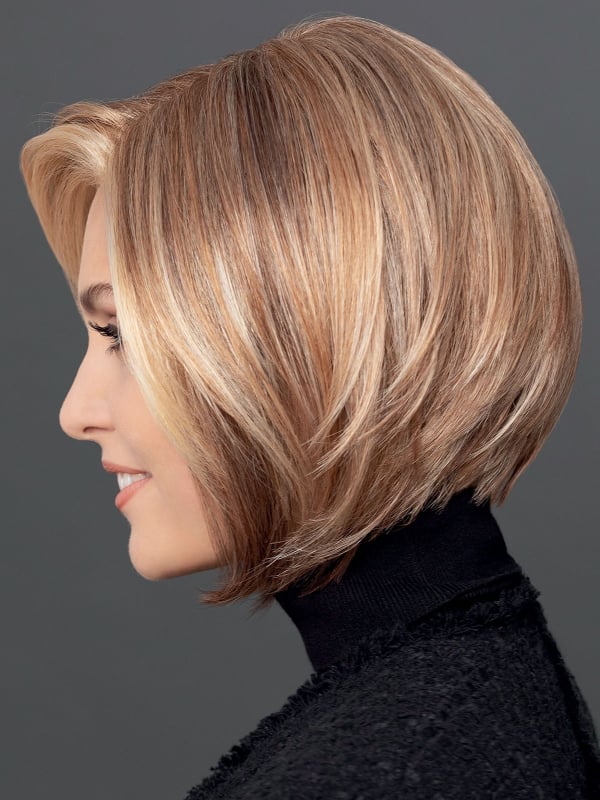 Perruque Cindy Mono Lace Modern'Hair : carré plongeant tendance, coupe courte arrière et mèches longues devant, rendu naturel.
