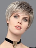 Perruque Giovanna Mono Lace Gisela Mayer : coupe courte sportive, rendu naturel mono lace, légère et confortable à porter chaque