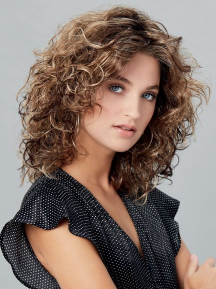 Photo Pepa Lace : perruque ondulée mi-longue au volume ultra glamour