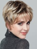 Perruque Young Mono Small Gisela Mayer : coupe courte moderne, volume naturel, confort léger, idéale petites tailles 48–54 cm.