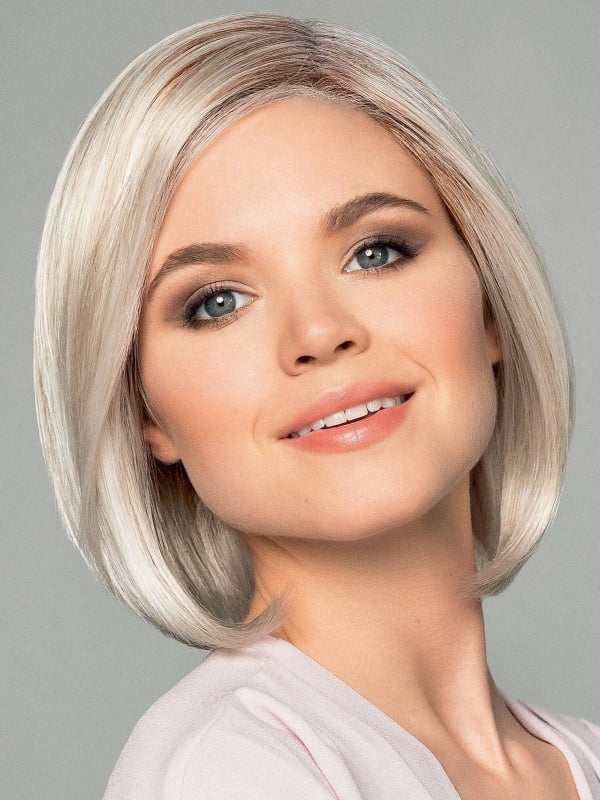 Perruque Extra Coco Gisela Mayer : carré plongeant mi-long en fibre synthétique au rendu chic et féminin