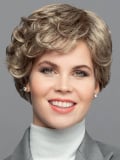 Perruque New Perfect Lace Gisela Mayer : coupe courte dégradée, boucles souples, volume naturel, bonnet confortable pour 48–54 c
