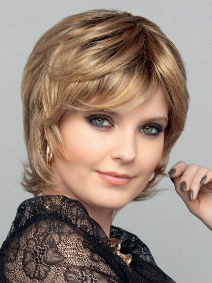 Perruque Delfine Mono Lace Gisela Mayer coupe dégradée élégante et féminine