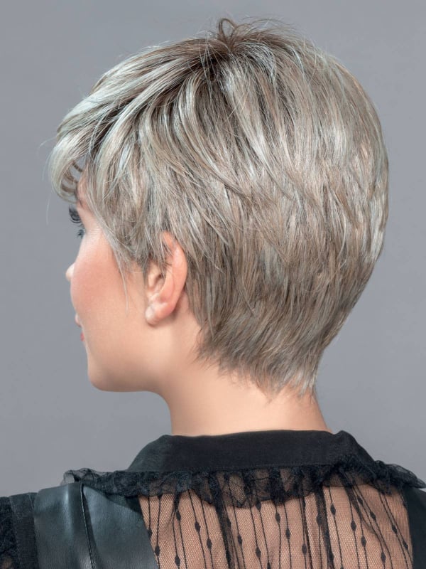 Perruque Link Mono Part Ellen Wille : coupe courte asymétrique, fibre synthétique thermo 140°C, effet naturel et discret.