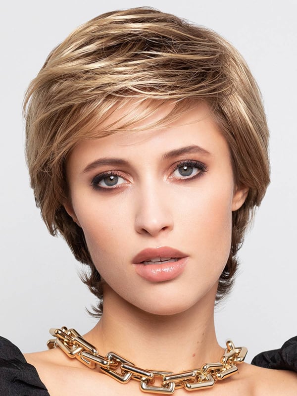 Adoptez Sun Limit — coupe courte naturelle, volume et longueur à la nuque pour camoufler l'alopécie