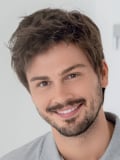 Perruque homme Brad HAIRforMANce avec tulle cinéma, nuque dégradée et coiffage rapide pour un look jeune et dynamique
