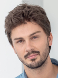 Perruque homme Justin 2.0 HAIRforMANce : raie sur le côté, dégradé, volume naturel, tulle cinéma pour une ligne frontale discrèt