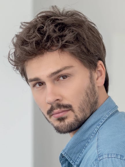 Découvrez Justin 2.0 : perruque dégradée, tulle cinéma et finition naturelle.