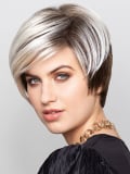Perruque Gisela Mayer Visconti Click Lace Part : carré court plongeant asymétrique, volume naturel et ligne ultra féminine