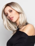 Perruque Luna Lace Gisela Mayer : cheveux longs lisses, dégradé autour du visage, finition lace pour un effet naturel.