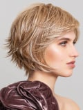 Perruque Nature Stage Mono Lace Gisela Mayer : coupe mi-longue effilée, lace discret, fibre synthétique thermo 150°C