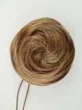 Light Bun Gisela Mayer : postiche chignon en fibre synthétique pour un chignon volumineux, rapide à poser et discret.