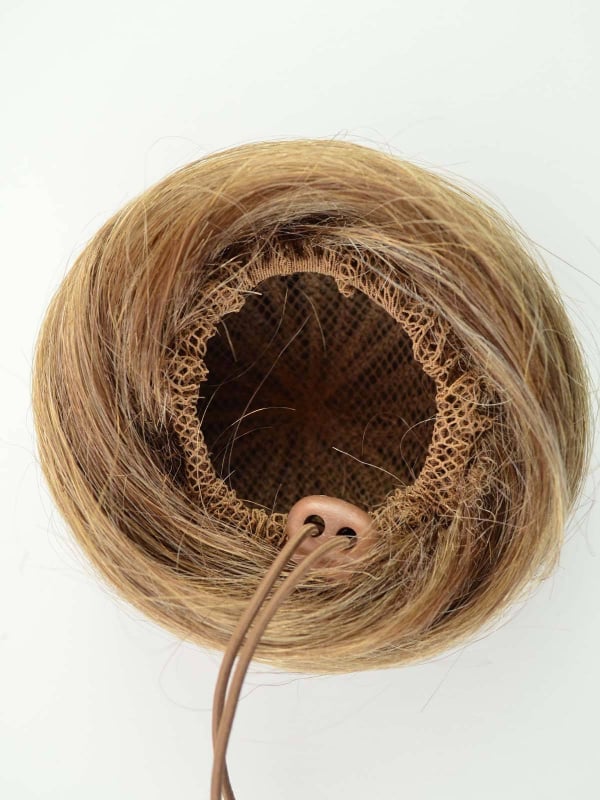 Light Bun Gisela Mayer : postiche chignon en fibre synthétique pour un chignon volumineux, rapide à poser et discret.