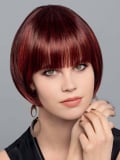 Perruque Mercedes Gisela Mayer : carré plongeant court, volume naturel et frange effilée, confortable au quotidien.