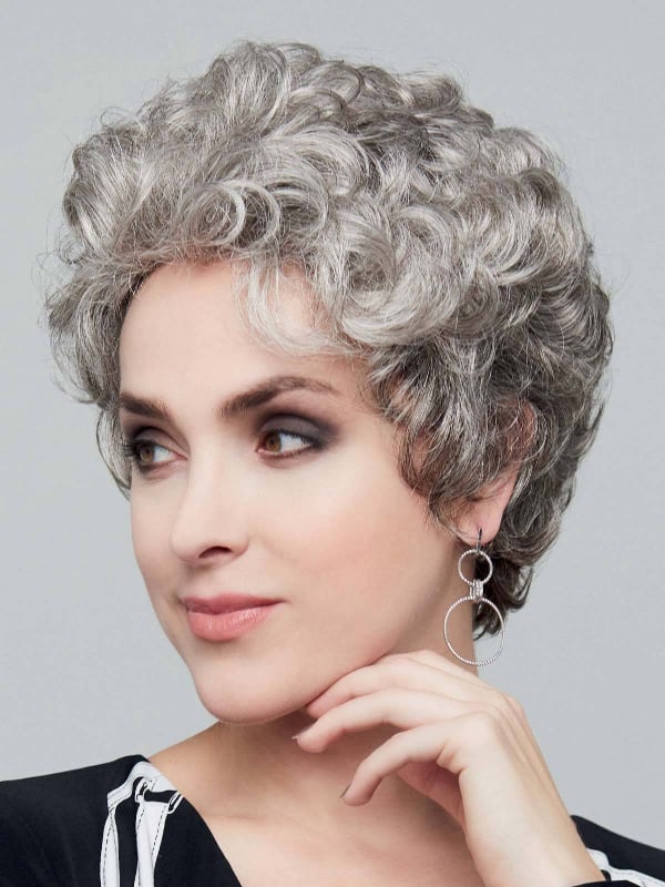 Perruque Charme : coupe classique à boucles larges pour volume naturel