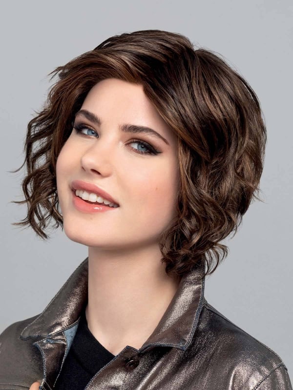 Perruque It Curl Gisela Mayer, coupe courte avec ondulations naturelles et boucles souples, coiffage aux doigts pour un rendu tr