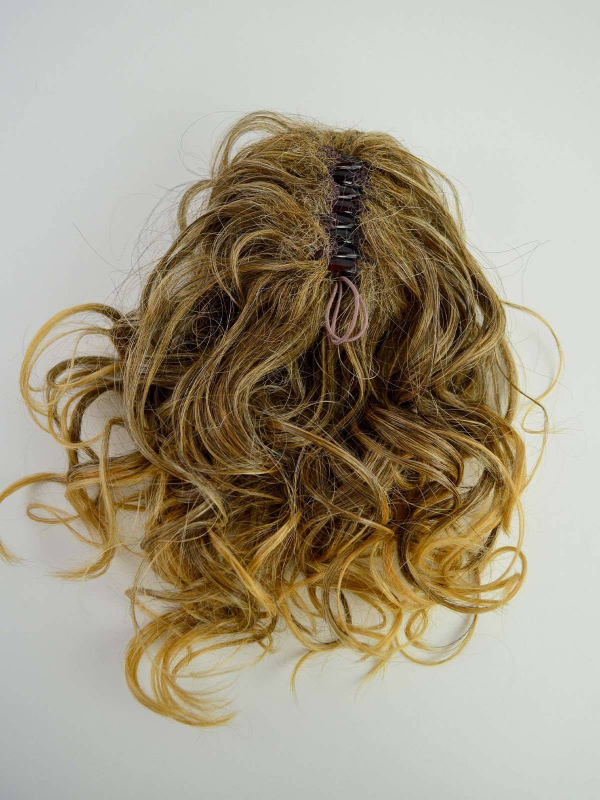 Extension bouclée à clip Fashion Clip Gisela Mayer : volume bouclé immédiat, rendu naturel en fibre synthétique