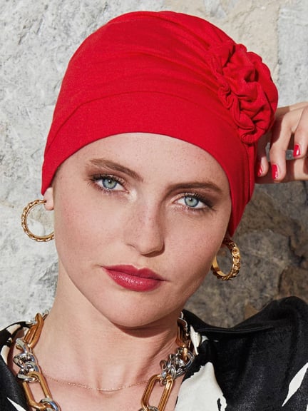 Turban Anna Gisela Mayer avec fleur — confort, volume et coloris variés