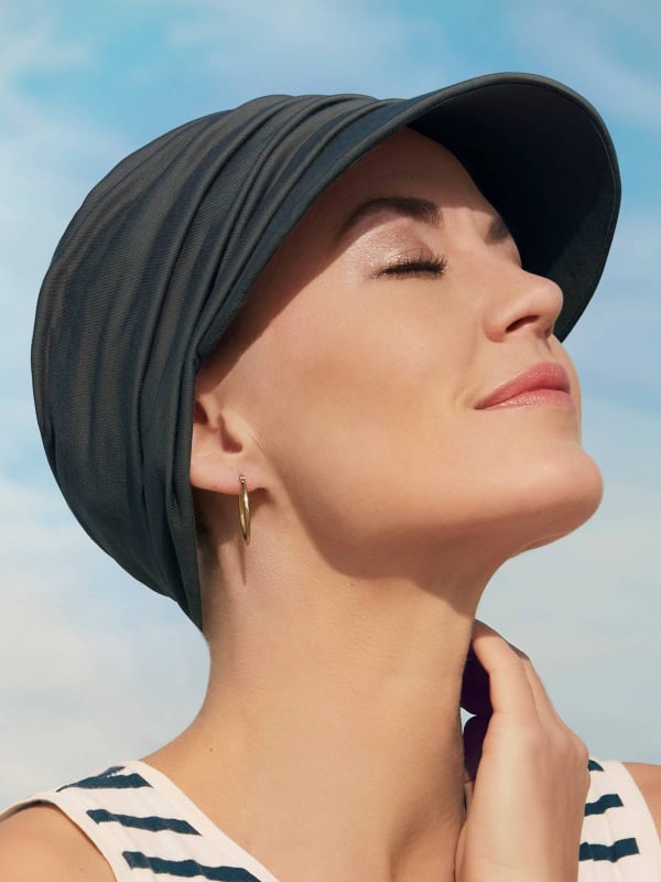 Casquette chimio Drapée Soft Line Sun Christine Headwear : drapé volume, visière, UPF50+ et technologie 37.5® pour cuir chevelu 