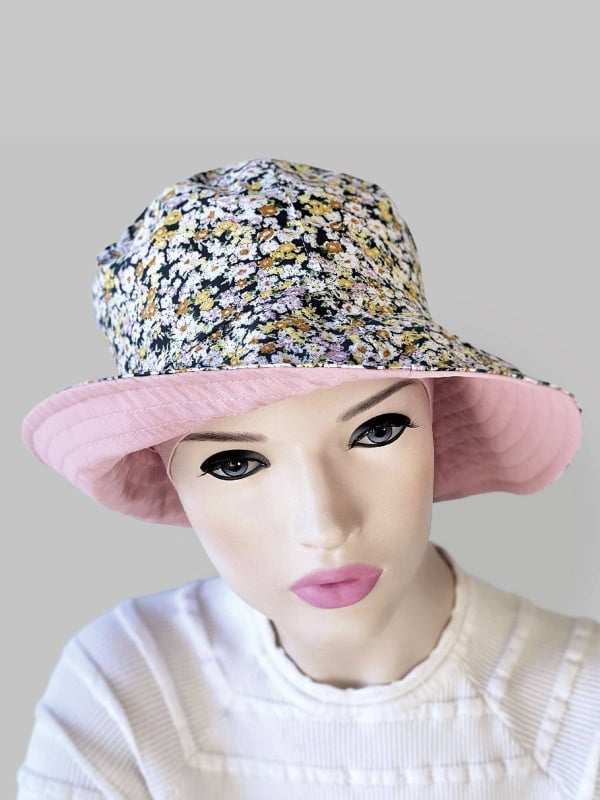 Bob Dilane MM Paris : bob anti-UV en coton, réversible, motifs fleuris estivaux, taille réglable pour un confort optimal.