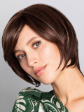 Perruque Ashley Light Mono Lace Gisela Mayer : carré plongeant mi-long, frange sur le côté, finition Mono Lace pour un effet nat