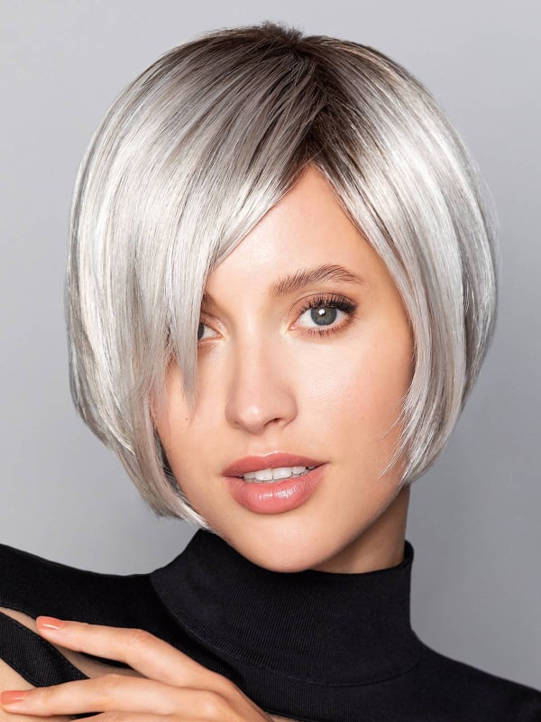 Perruque Kate Lace Gisela Mayer — coupe courte lisse, dégradé délicat, bordure frontale invisible