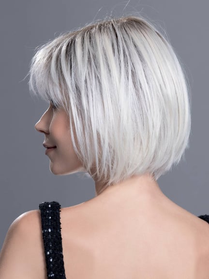 Perruque Sing Mono Part — carré court lisse, frange droite, couleur sandmulti rooted