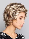 Perruque Wind Mono Lace Large — coupe courte effilée, volume naturel