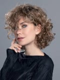 Perruque Loop Ellen Wille : carré court bouclé, volume XXL, boucles anglaises naturelles, tulle cinéma discret