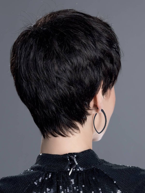 Perruque Cool coupe courte femme avec tulle cinéma invisible et bordure SENSITIVE pour un rendu naturel et confortable