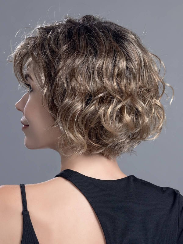Turn Mono Part — coupe courte bouclée, effet rooted et mix, volume naturel