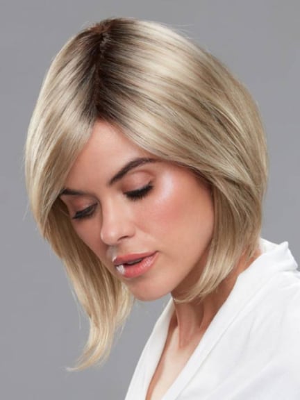 Admirez le carré plongeant naturel de la perruque Brooklyn Jon Renau (Smart Lace)