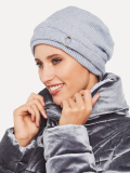 Bonnet Thea par Gisela Mayer — doux, chaud et passe-partout. Adoptez-le pour un hiver stylé.